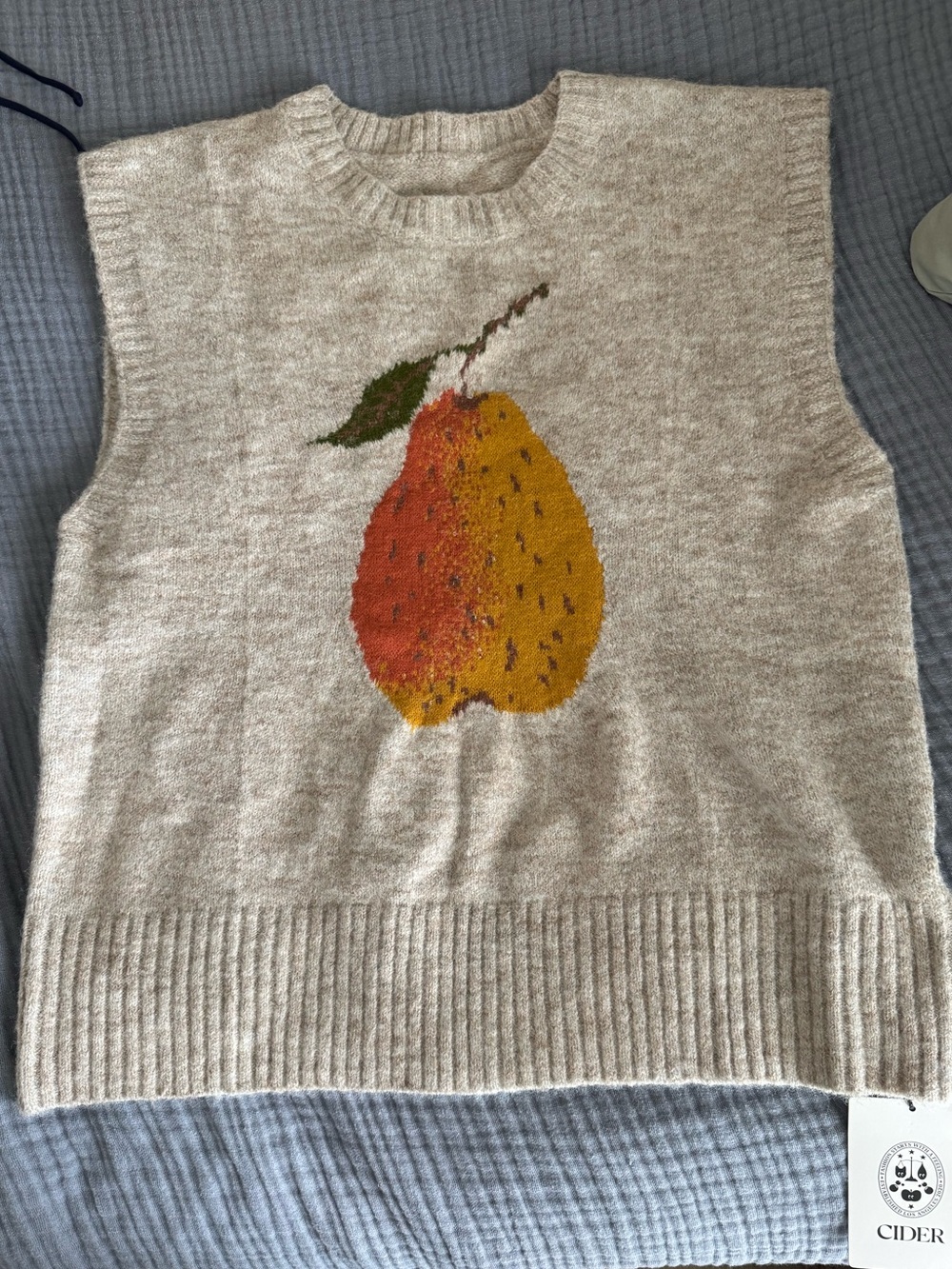 CIDER Pear Graphic Sweater Vest Women’s M Oatmeal Cottagecore NWT